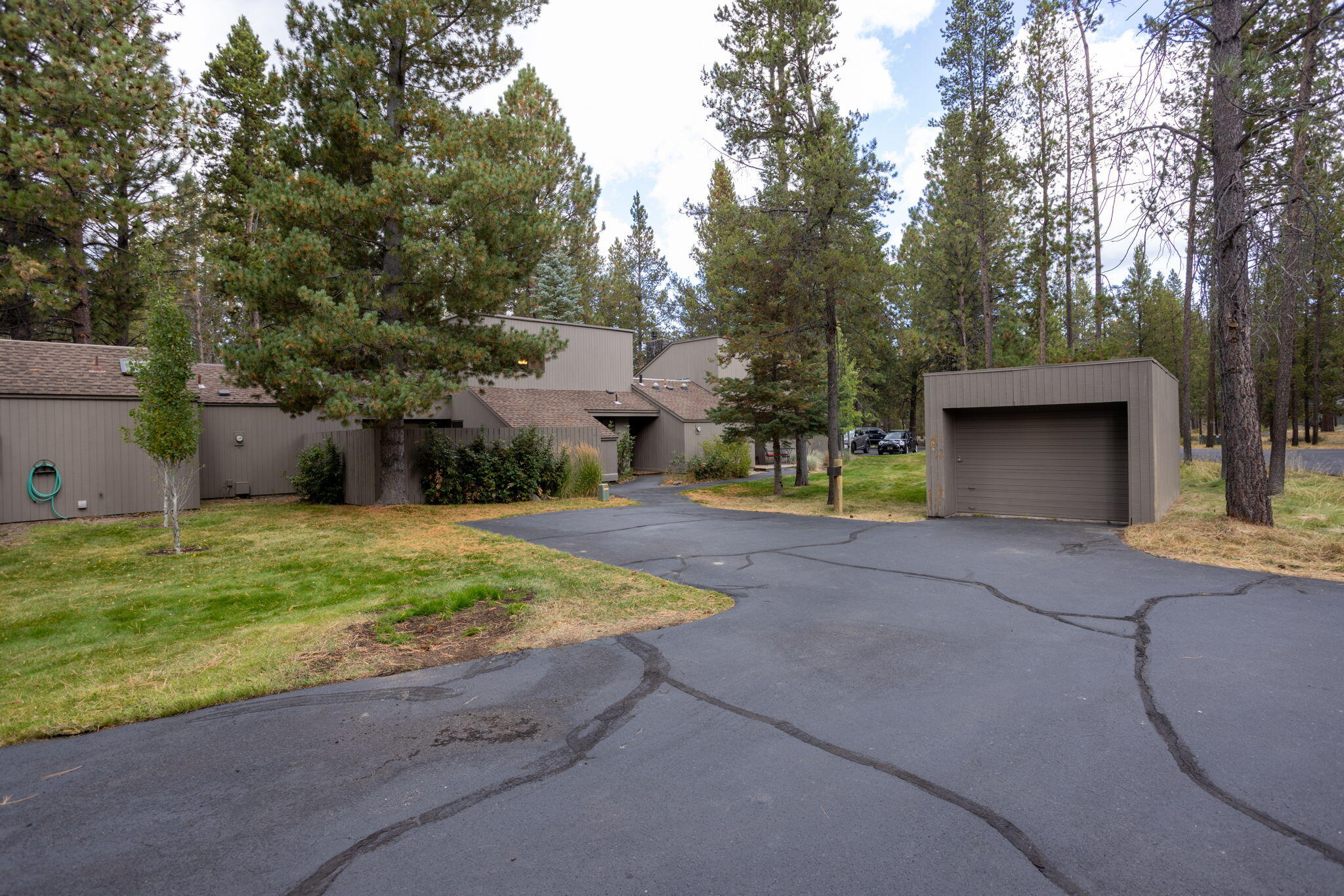 57203 Island Road, Unit 3 Sunriver, OR 97707 - Photo 26 of 28 28-web-or-mls-3 Meadow House-28