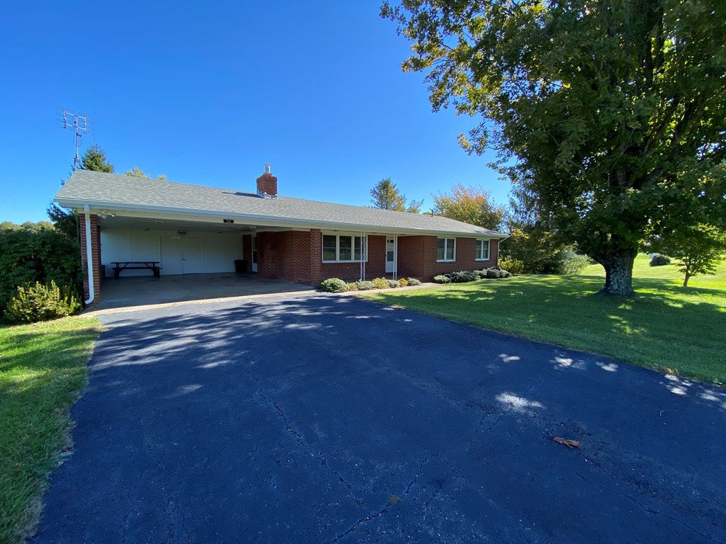 114 Blacksmith Road Meadows Of Dan, VA 24120 - Photo 3 of 70 Gallery Image 3