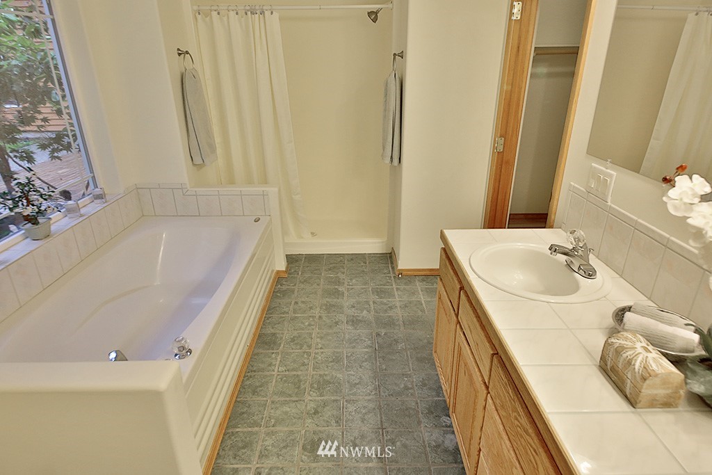 4025 Springwater Lane Clinton, WA 98236 - Photo 17 of 25 Gallery Image 17