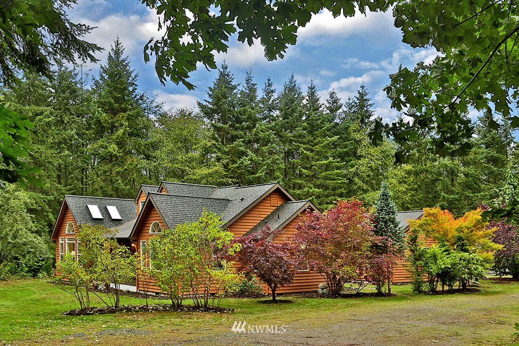 4025 Springwater Lane Clinton, WA 98236 - Photo 3 of 25 Gallery Image 3