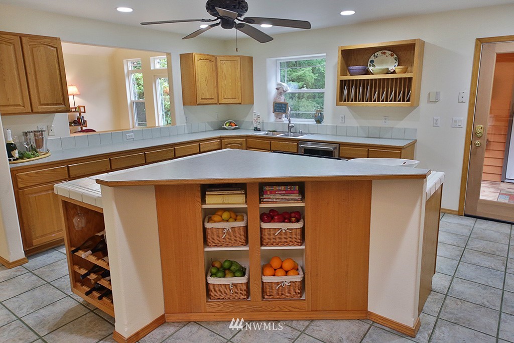 4025 Springwater Lane Clinton, WA 98236 - Photo 6 of 25 Gallery Image 6