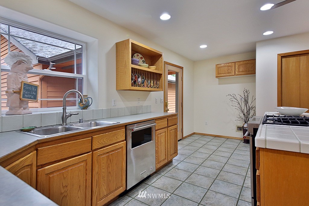 4025 Springwater Lane Clinton, WA 98236 - Photo 7 of 25 Gallery Image 7