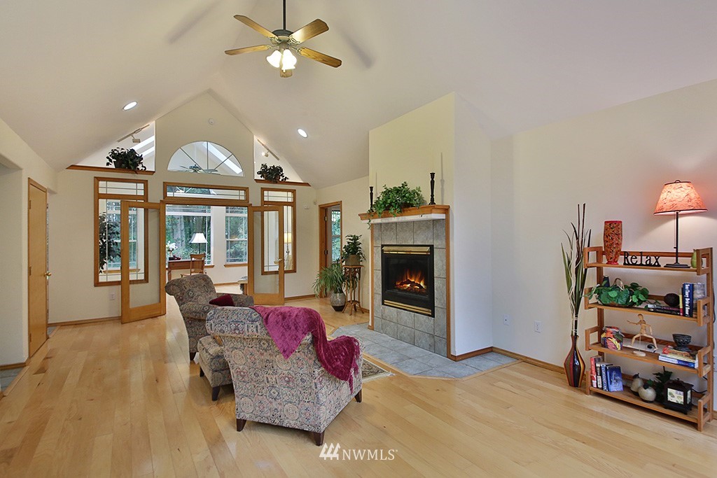 4025 Springwater Lane Clinton, WA 98236 - Photo 9 of 25 Gallery Image 9