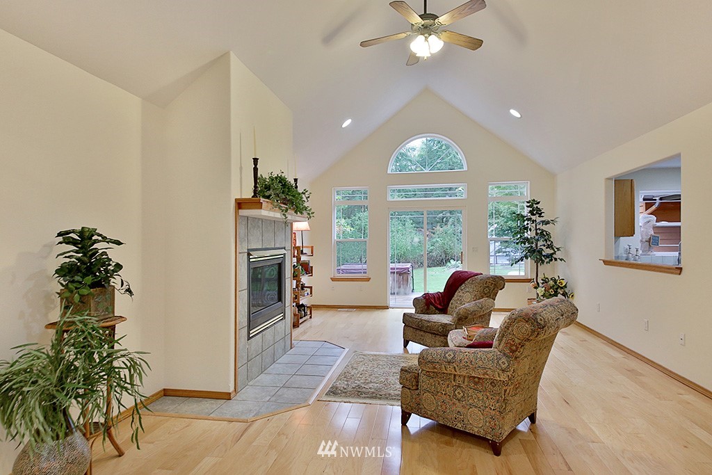 4025 Springwater Lane Clinton, WA 98236 - Photo 10 of 25 Gallery Image 10