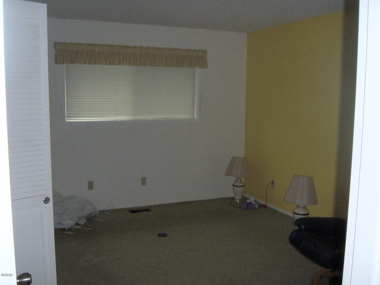 460 Southeast Gibson Road Waldport, OR 97394 - Photo 8 of 21 100_8912