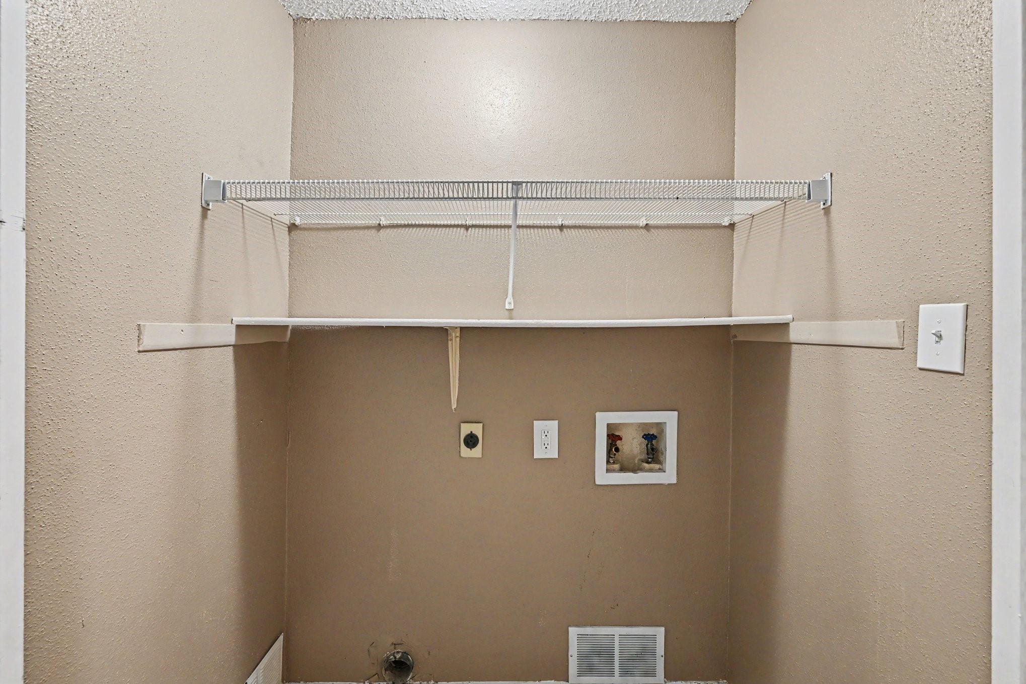 8406 Forest Ridge Drive San Antonio, TX 78239 - Photo 20 of 33 a close view of closet