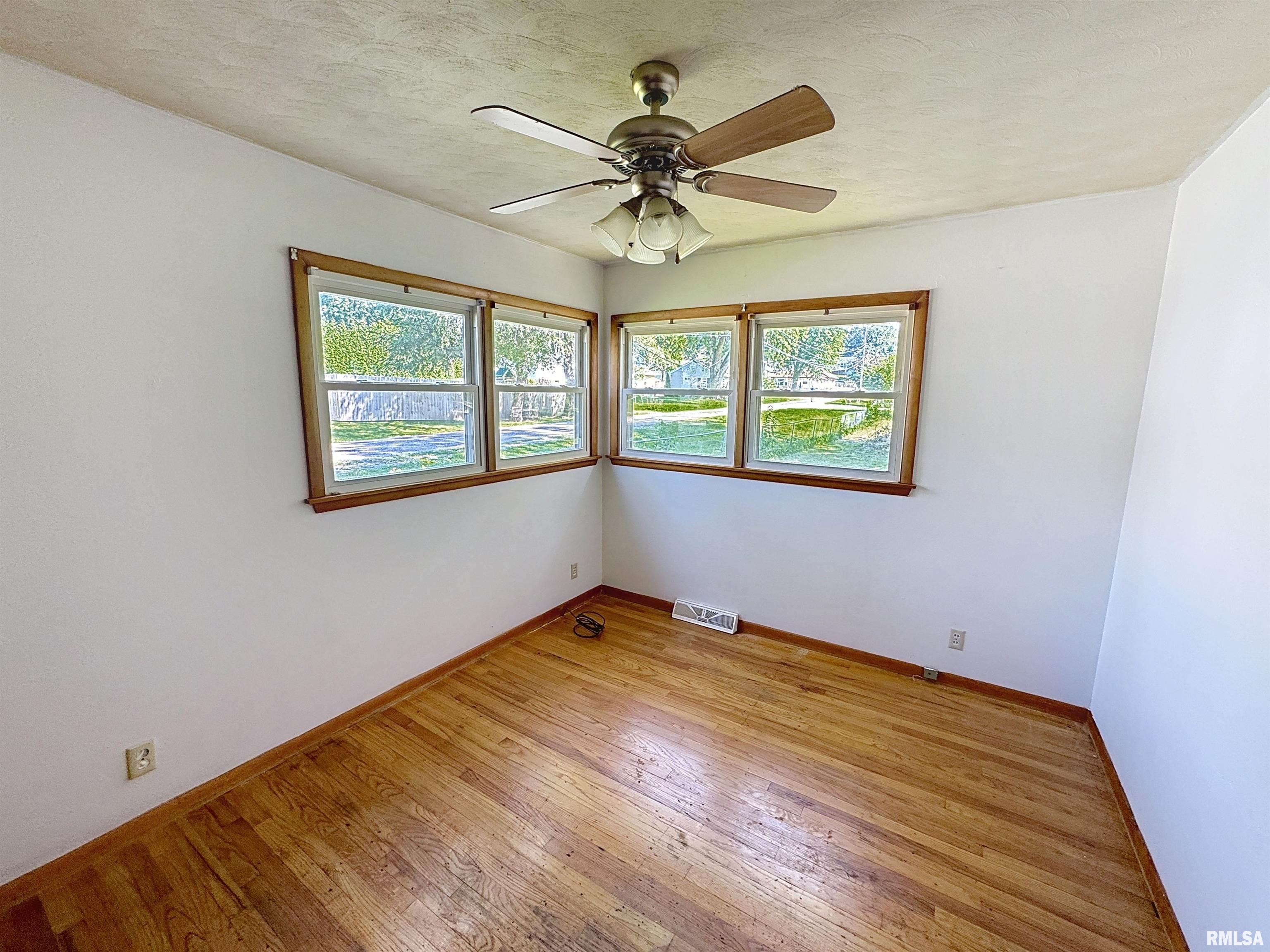 3365 Moencks Road Bettendorf, IA 52722 - Photo 12 of 25 Gallery Image 12