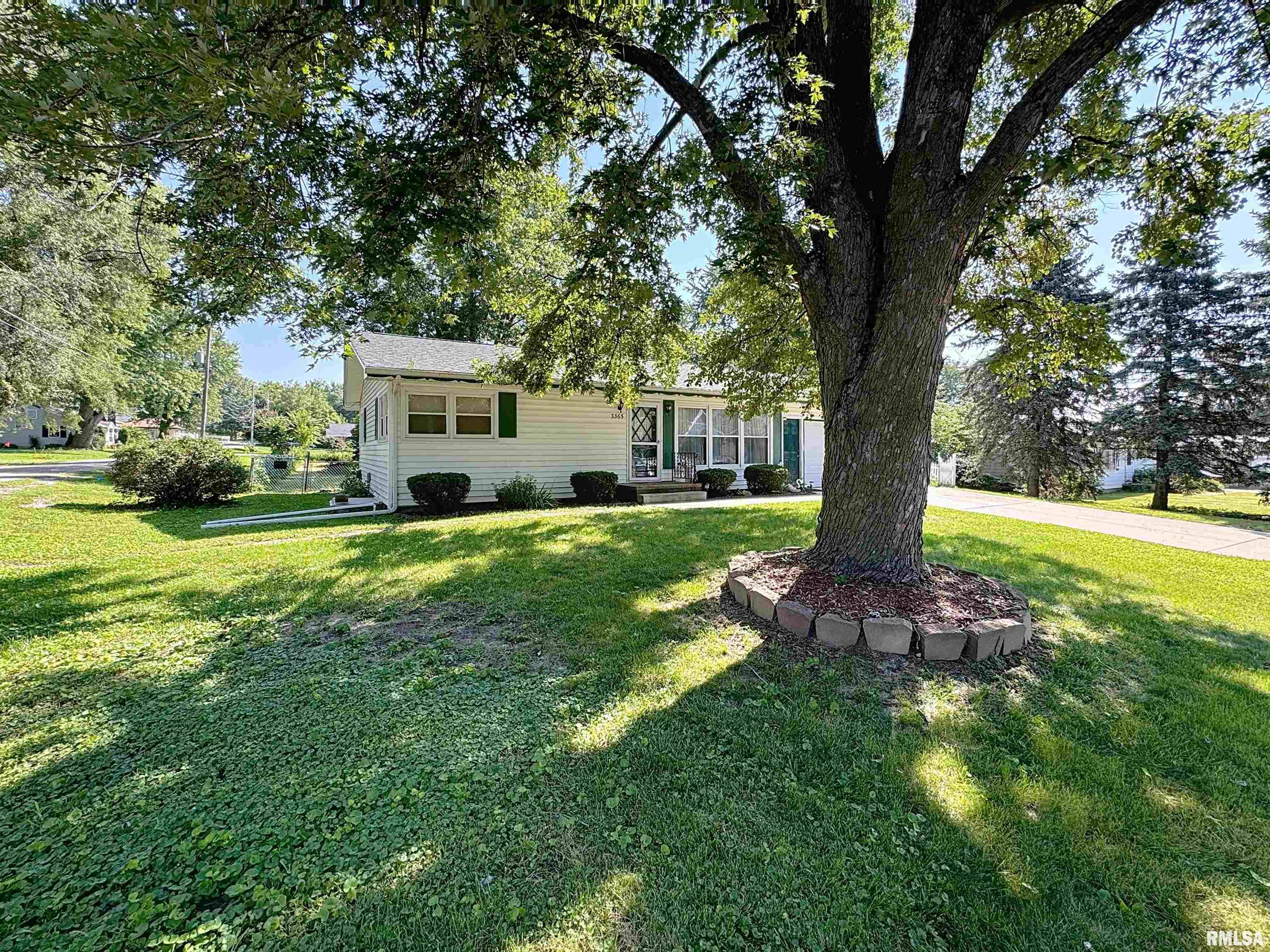 3365 Moencks Road Bettendorf, IA 52722 - Photo 2 of 25 Gallery Image 2