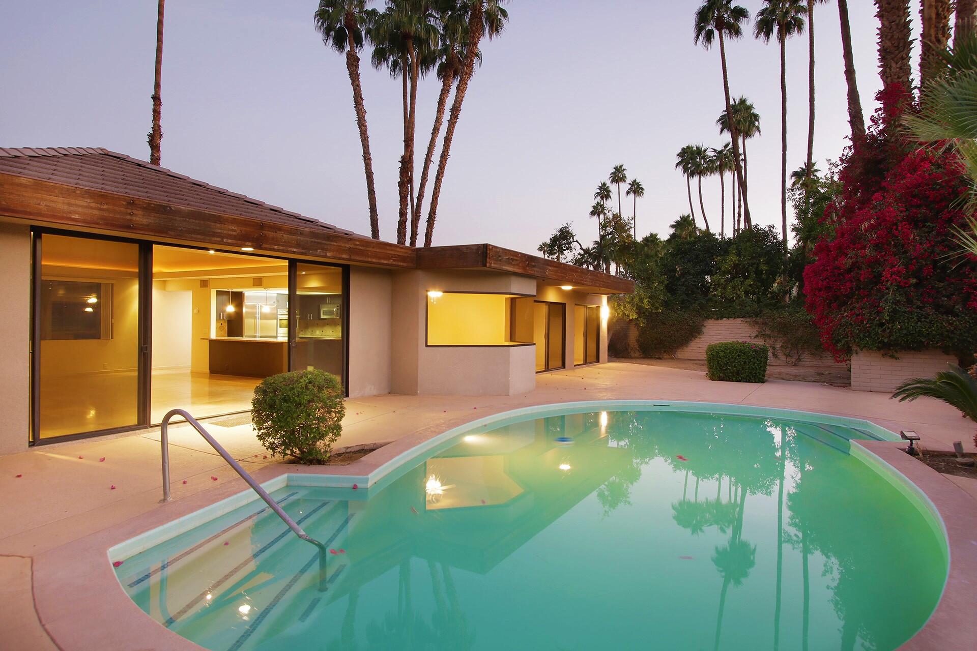 40281 Sand Dune Road Rancho Mirage, CA 92270 - Photo 39 of 41 a swimming pool with yard