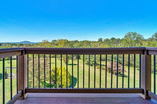 a view of an house with a yard