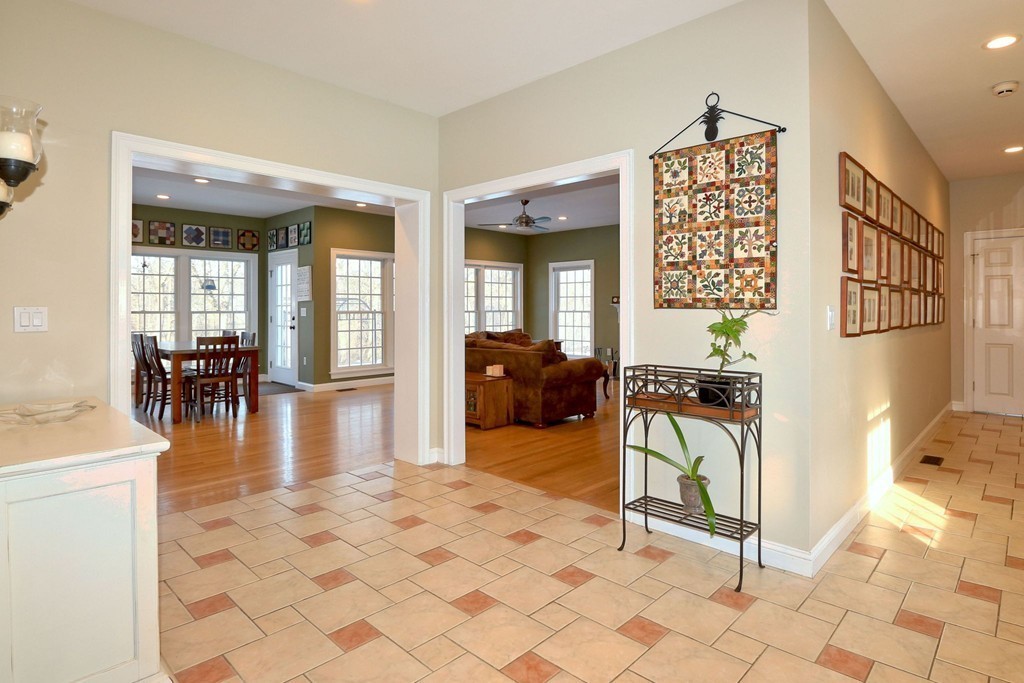 180 Boston Post Road Wayland, MA 01778 - Photo 3 of 30