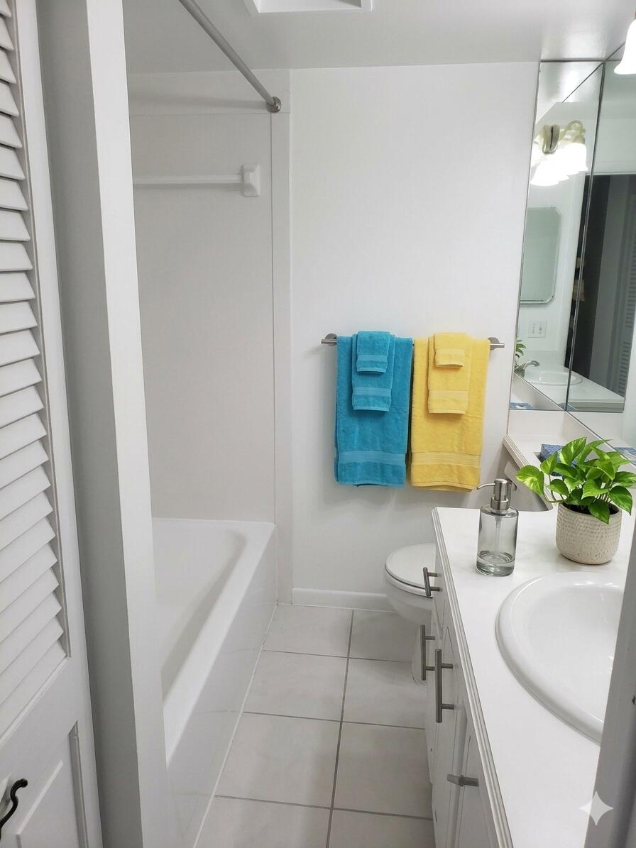 9233 Southwest 8th Street, Unit 218 Boca Raton, FL 33428 - Photo 12 of 22 Primary Bath 218