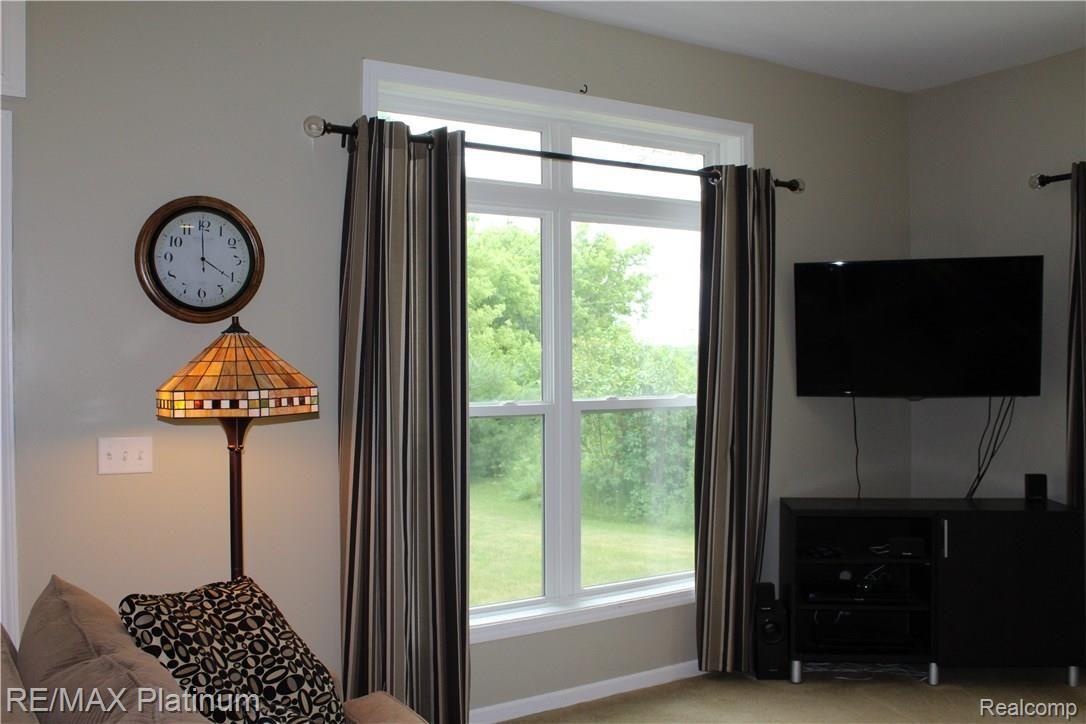 6691 Mabley Hill Road Fenton, MI 48430 - Photo 16 of 28 9 ft ceilings throughout, transom above window.