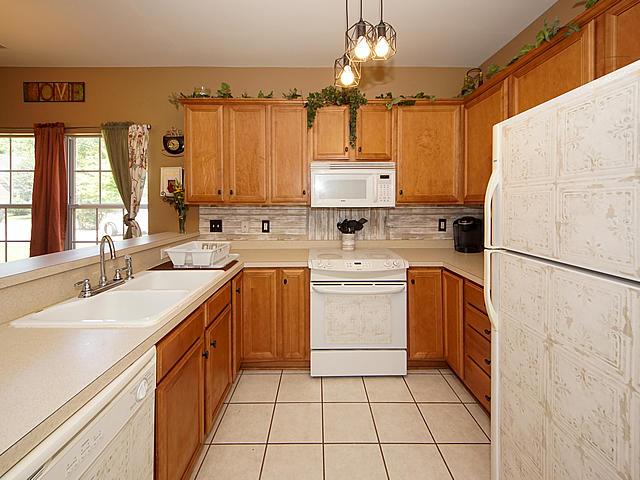 110 Walden Ridge Way Summerville, SC 29485 - Photo 11 of 32 11