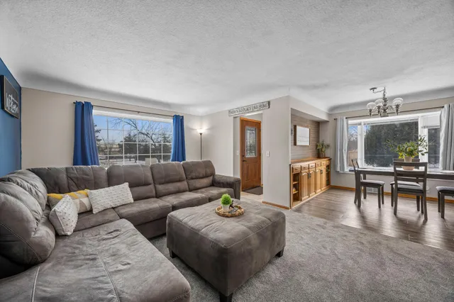 $269,900 | 960 Jefferson Street Southeast, Hutchinson, MN 55350