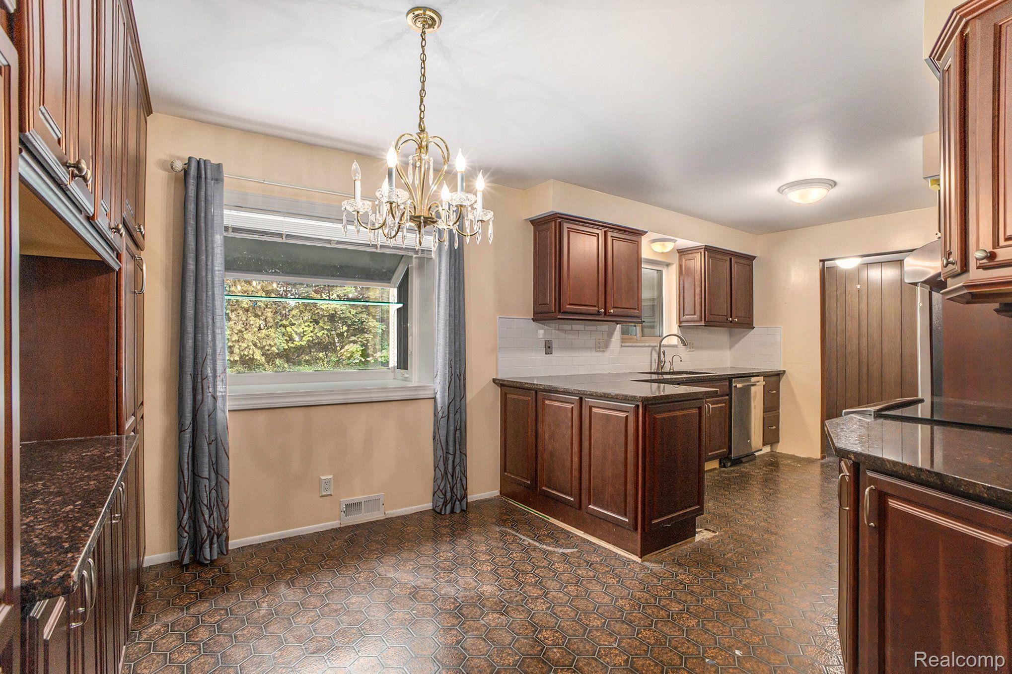 5666 Gibbing Road Utica, MI 48317 - Photo 5 of 20 Gallery Image 5