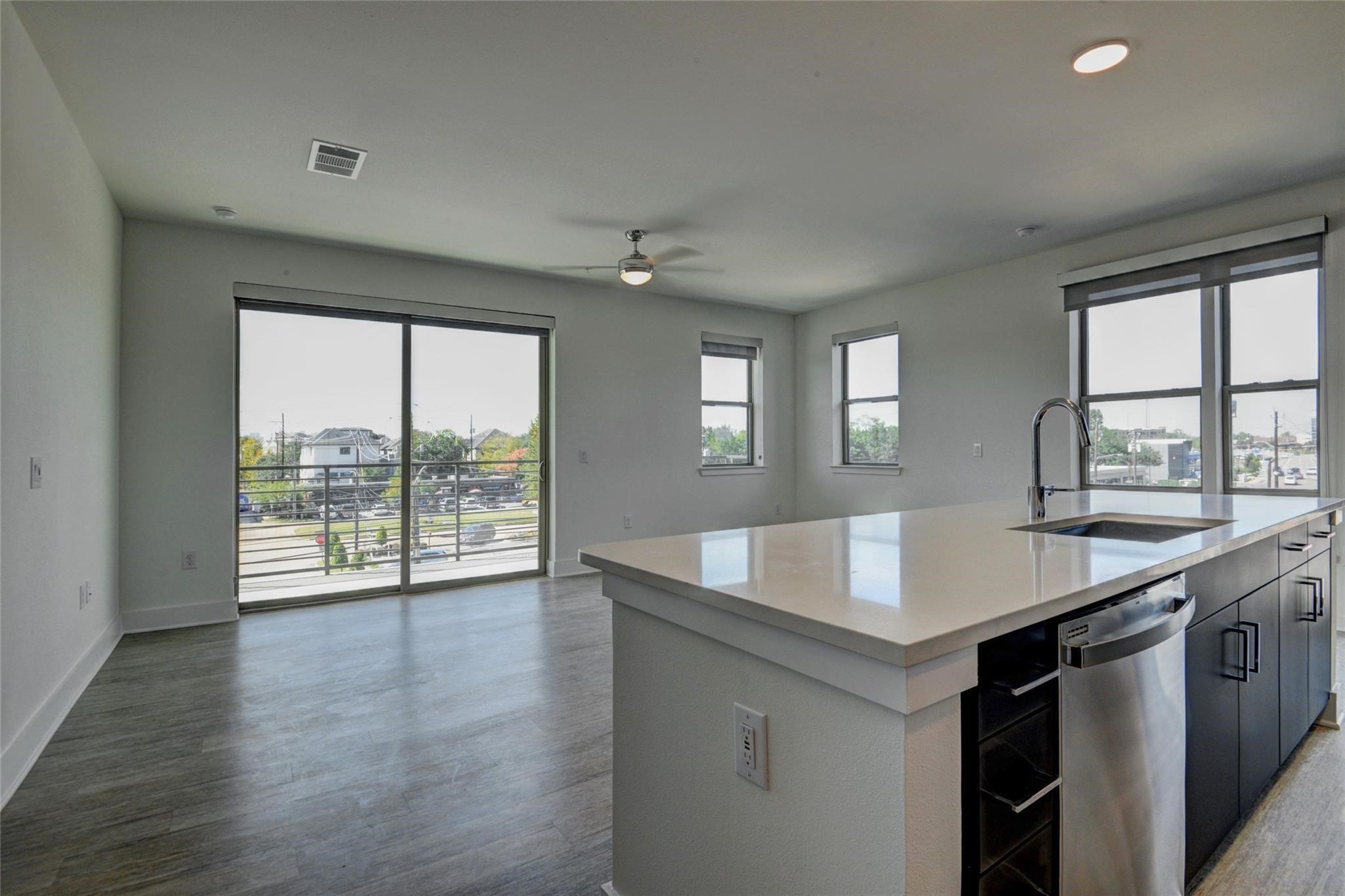 6400 Washington Avenue, Unit 301 Houston, TX 77007 - Photo 2 of 50