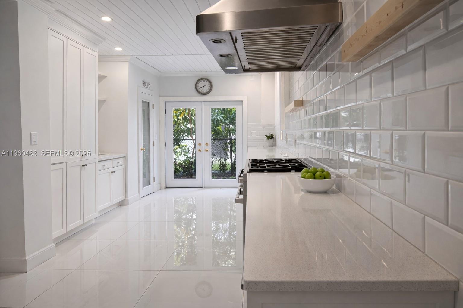 3614 Anderson Road Coral Gables, FL 33134 - Photo 21 of 25 a bathroom with a bathtub
