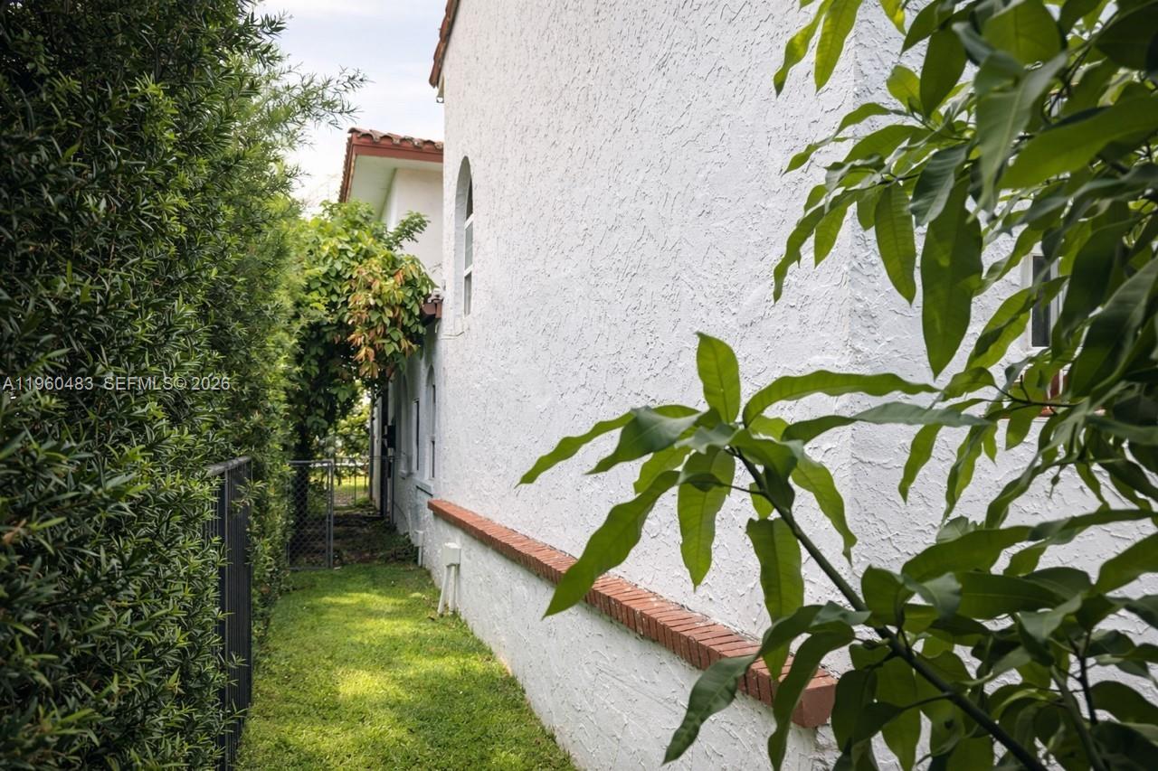 3614 Anderson Road Coral Gables, FL 33134 - Photo 7 of 25 a view of a garden