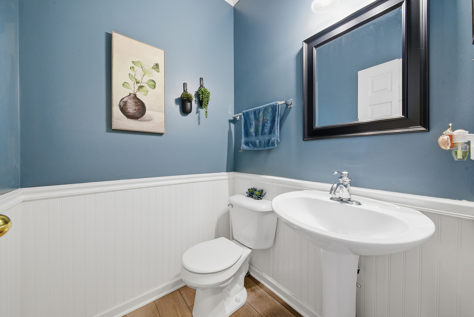 1461 Waterside Drive Bolingbrook, IL 60490 - Photo 11 of 26 a bathroom with a toilet sink and mirror