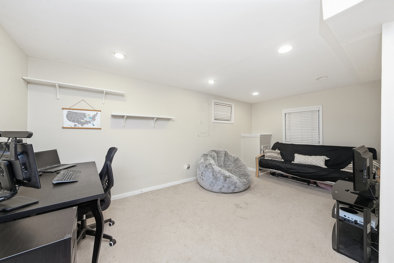 1461 Waterside Drive Bolingbrook, IL 60490 - Photo 20 of 26 a living room with furniture