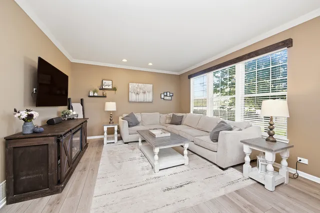 $415,000 | 1461 Waterside Drive, Bolingbrook, IL 60490