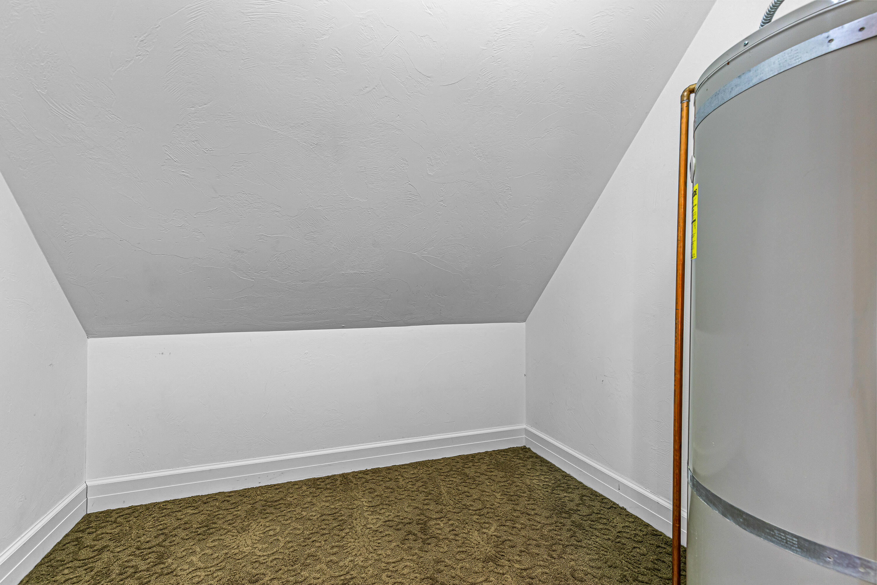 1820 Dry Creek Road Eagle Point, OR 97524 - Photo 29 of 64 Deep Closet / Storage