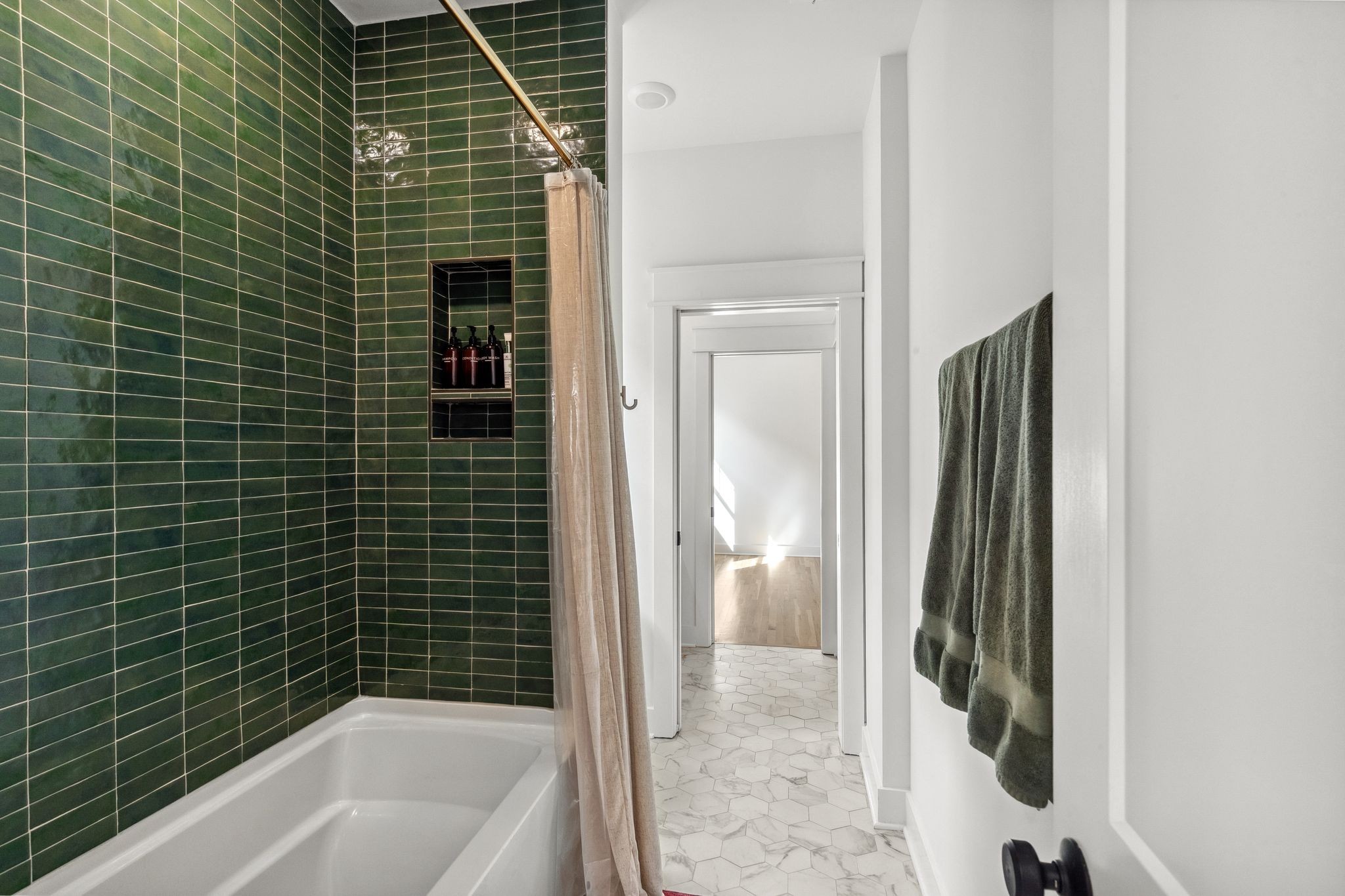 423 A American Road Nashville, TN 37209 - Photo 38 of 47 a bathroom with a shower