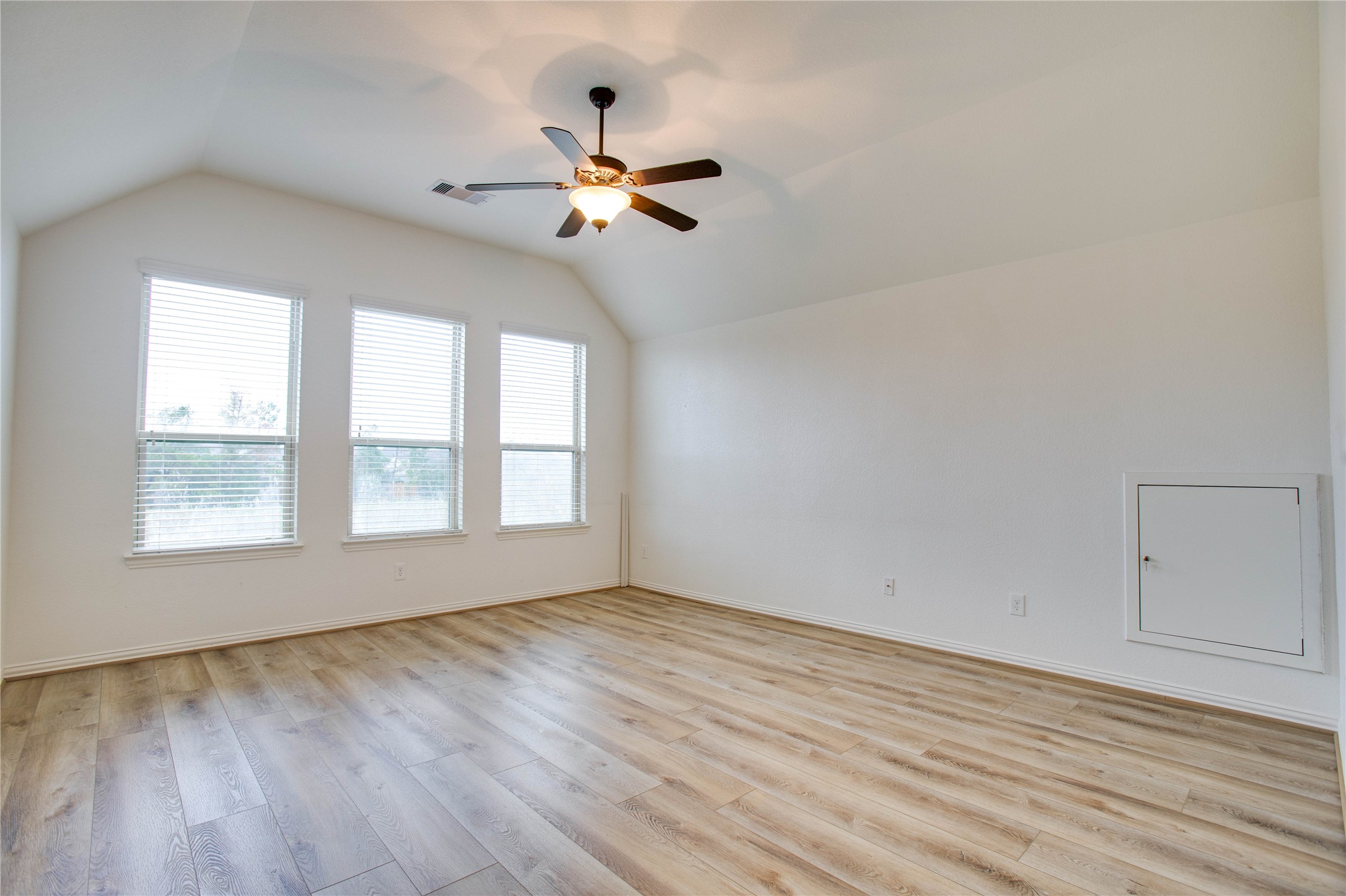 6210 Pinewood Heights Drive Spring, TX 77389 - Photo 23 of 24 a view of empty room with wooden floor and fan