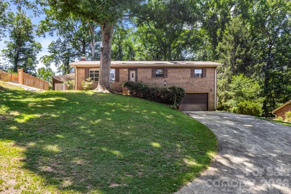 $305,000 | 2951 7th St Drive Northeast, Hickory, NC 28601