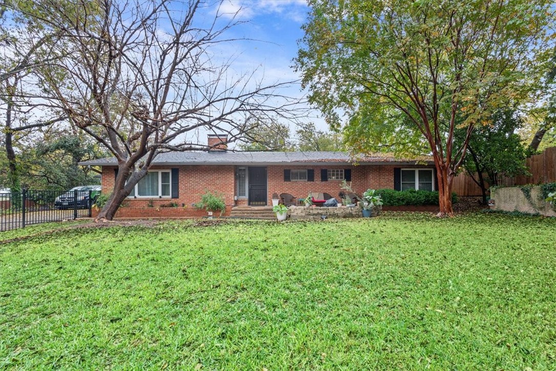 1301 Rambler Drive Waco, TX 76710 - Photo 4 of 31