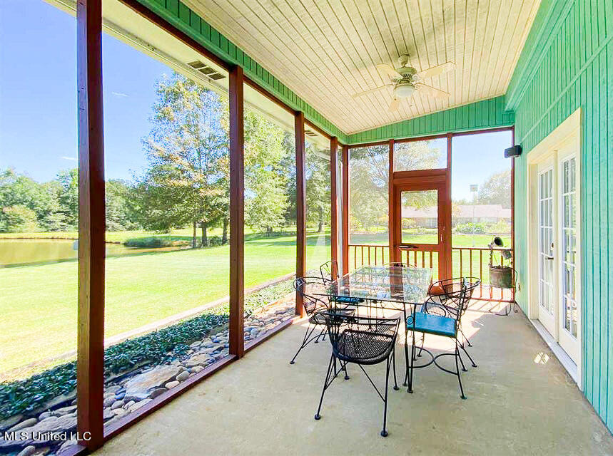 708 Ratliff Ferry Road Canton, MS 39046 - Photo 27 of 55 art studio breakarea