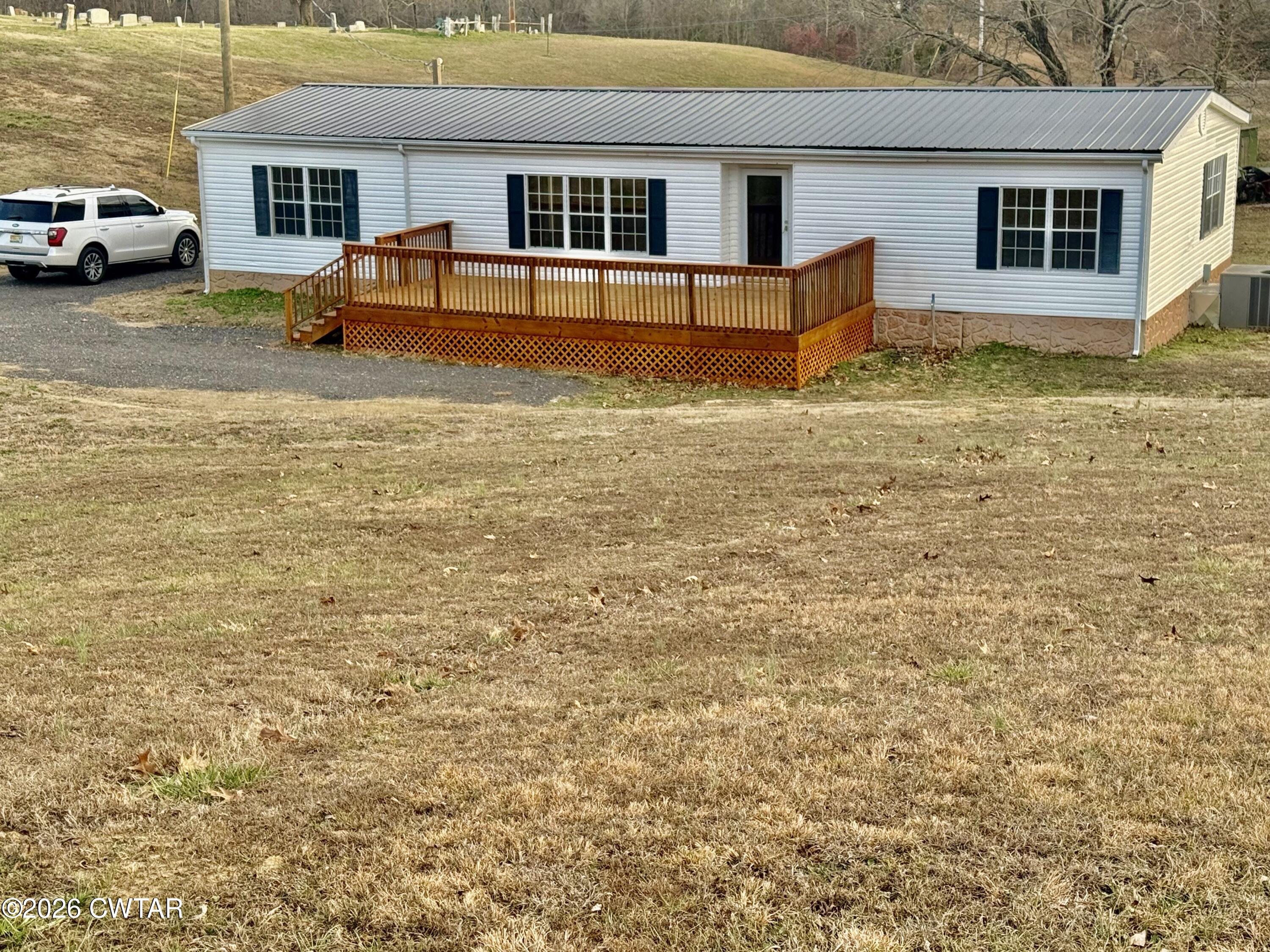 a view of a house with backyard