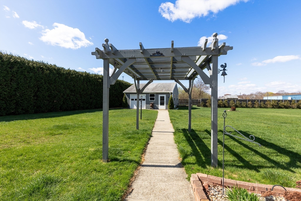136 Old Fall River Road Swansea, MA 02777 - Photo 10 of 41 Gallery Image 10