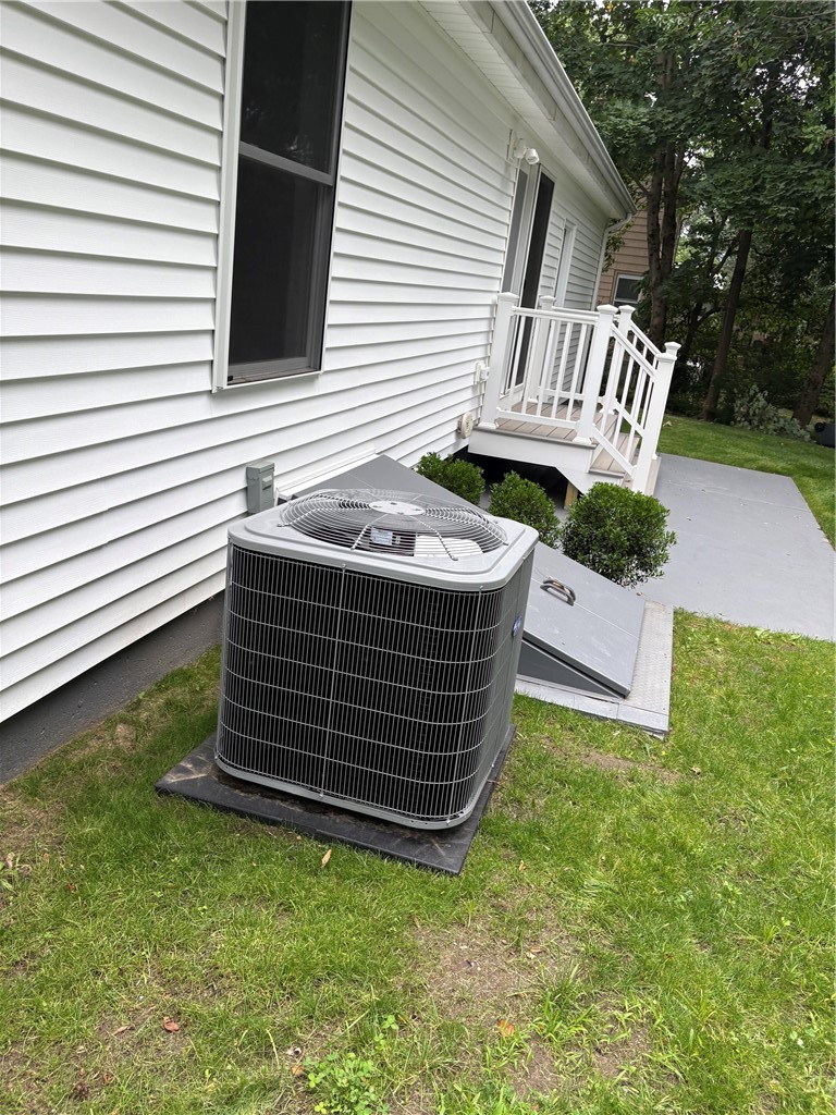 76 Beverly Road East Providence, RI 02915 - Photo 10 of 45