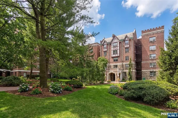 $397,000 | 100 East Palisade Avenue, Unit B51, Englewood, NJ 07631