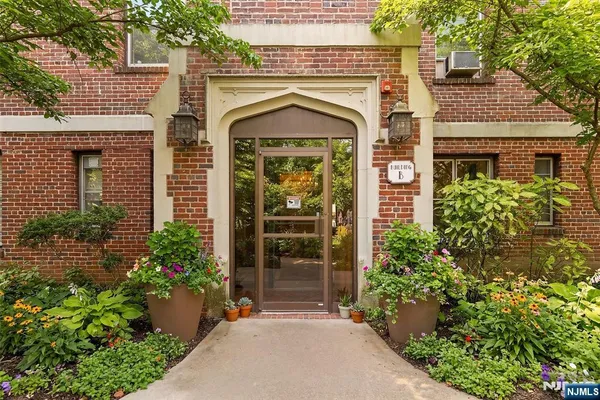$397,000 | 100 East Palisade Avenue, Unit B51, Englewood, NJ 07631