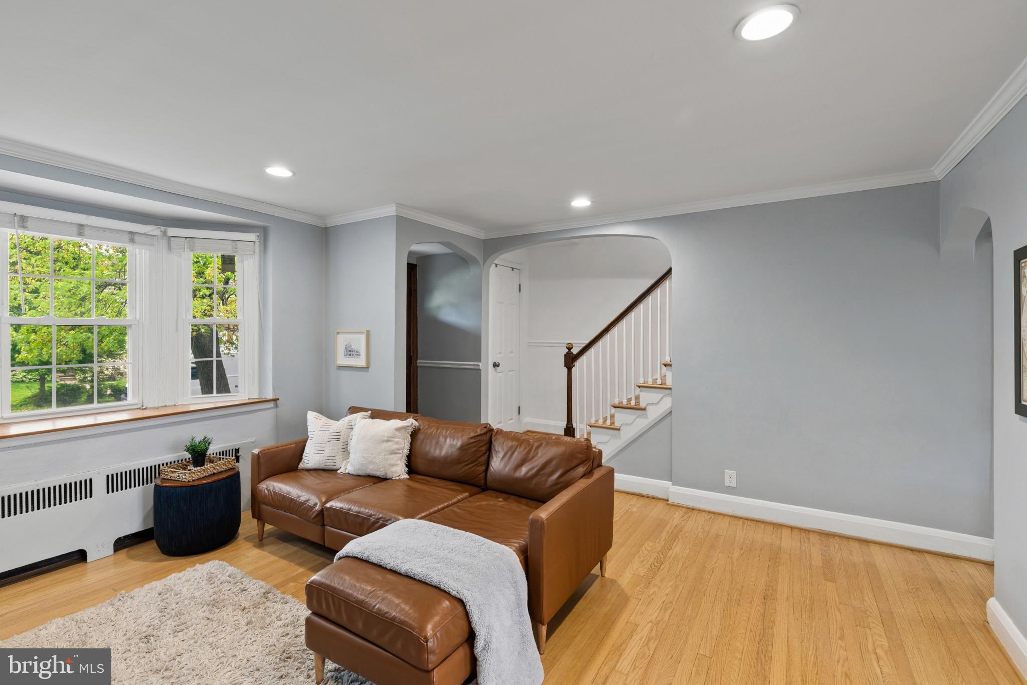 62 Dunkirk Road Baltimore, MD 21212 - Photo 7 of 37 Living room w/ HW floors
