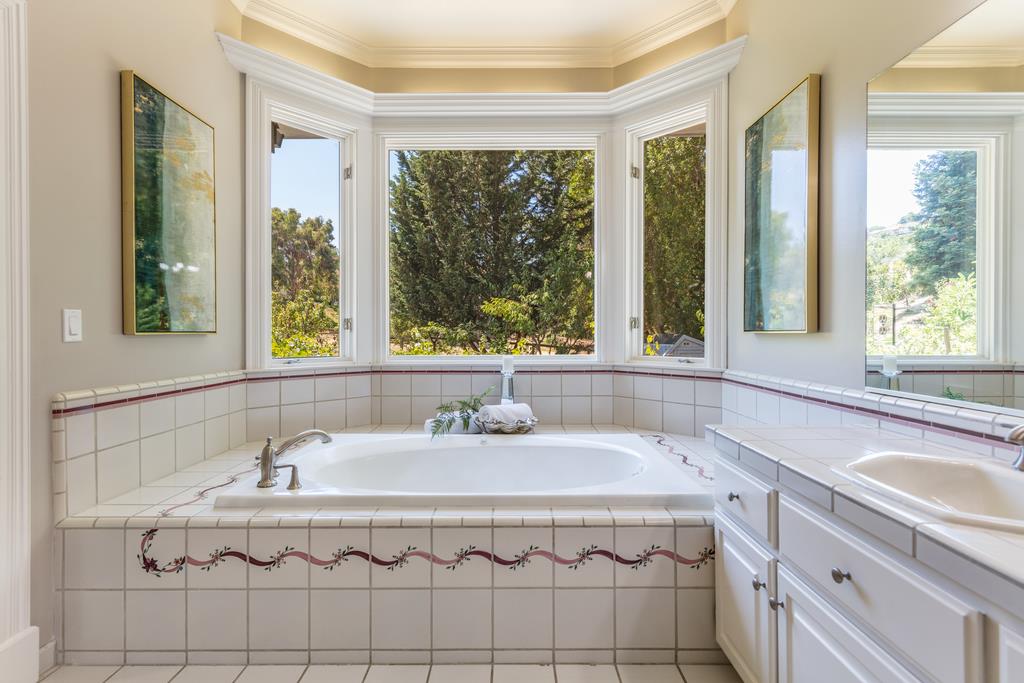 12385 Parker Ranch Road Saratoga, CA 95070 - Photo 46 of 50 a bathroom with a sink mirror and a bathtub