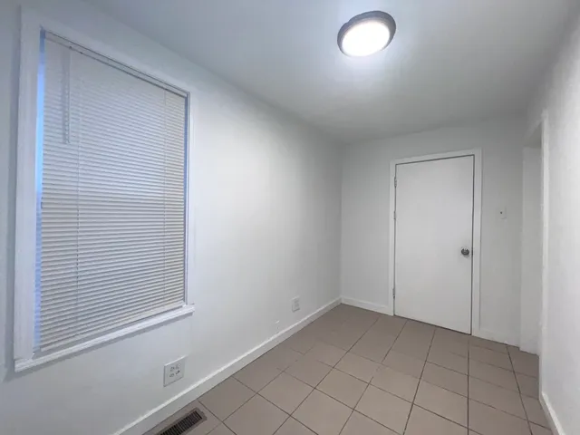 $1,000 | 8919 South Muskegon Avenue, Unit 1R, Chicago, IL 60617