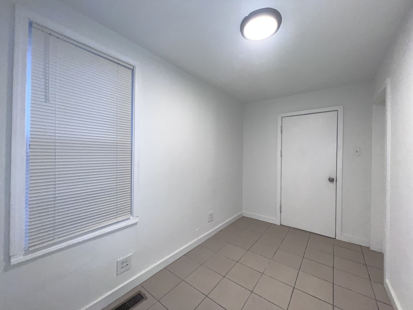 8919 South Muskegon Avenue, Unit 1R Chicago, IL 60617 - Photo 11 of 23