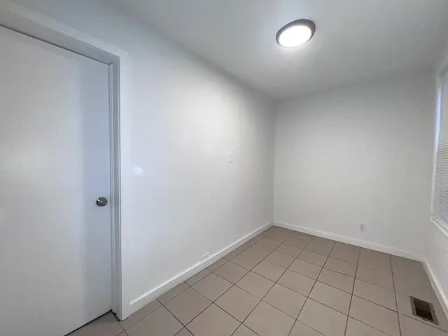 $1,000 | 8919 South Muskegon Avenue, Unit 1R, Chicago, IL 60617