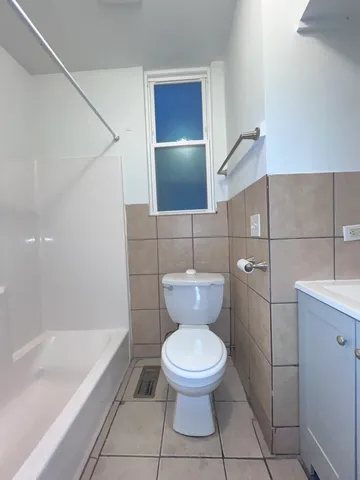 $1,000 | 8919 South Muskegon Avenue, Unit 1R, Chicago, IL 60617