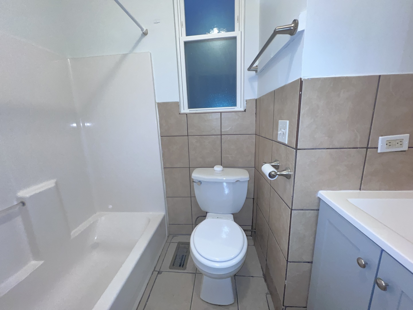 8919 South Muskegon Avenue, Unit 1R Chicago, IL 60617 - Photo 16 of 23