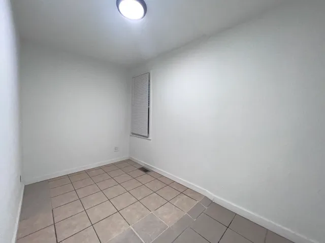 $1,000 | 8919 South Muskegon Avenue, Unit 1R, Chicago, IL 60617