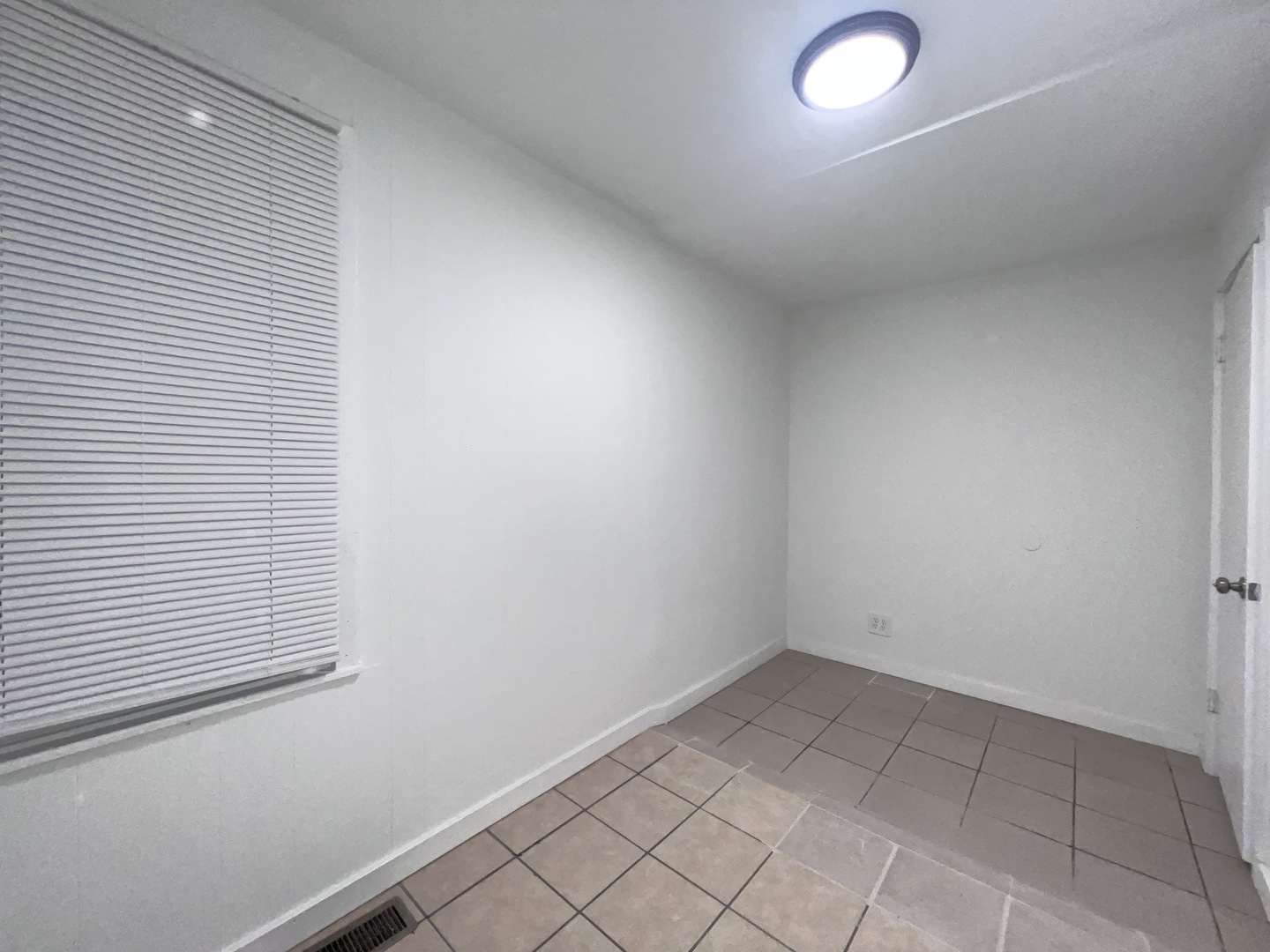 8919 South Muskegon Avenue, Unit 1R Chicago, IL 60617 - Photo 19 of 23