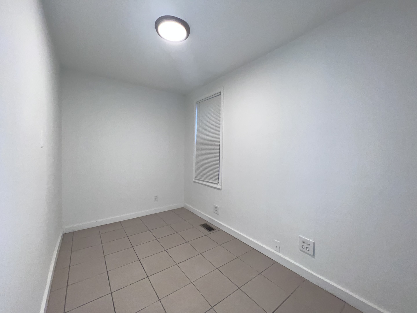 8919 South Muskegon Avenue, Unit 1R Chicago, IL 60617 - Photo 10 of 23