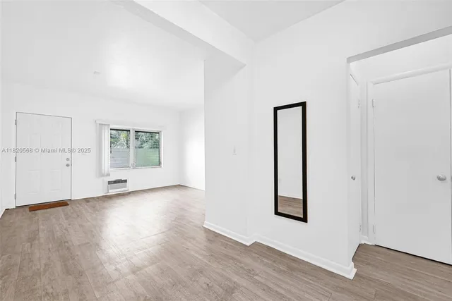 $1,600 | 544 Michigan Avenue, Unit 9, Miami Beach, FL 33139