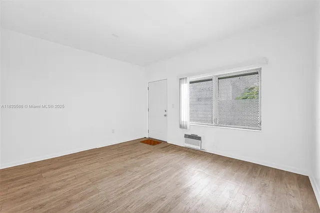 $1,600 | 544 Michigan Avenue, Unit 9, Miami Beach, FL 33139