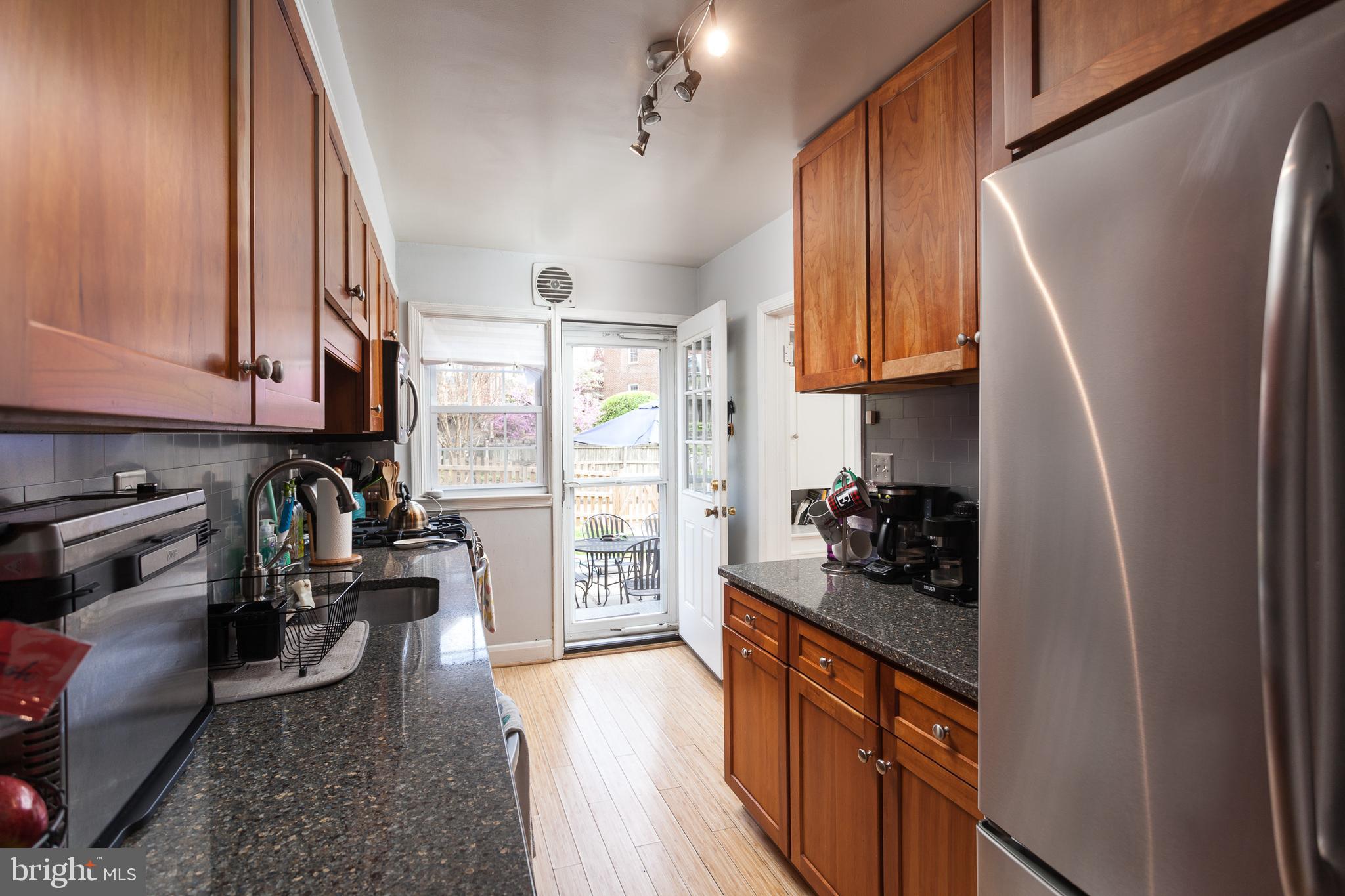 141 Stanmore Road Baltimore, MD 21212 - Photo 9 of 22 Oak cabinets and quartz countertops